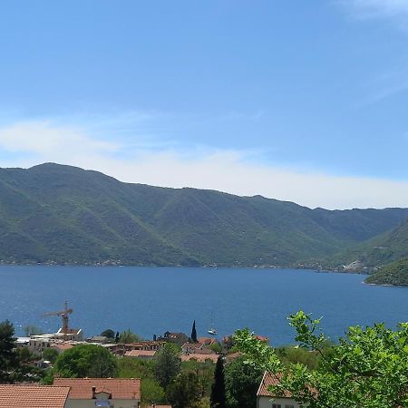 Hotel Sea View Risan Exteriér fotografie