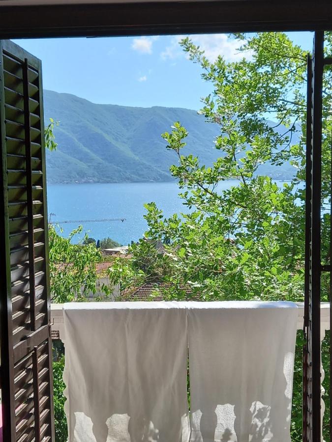 Hotel Sea View Risan Exteriér fotografie