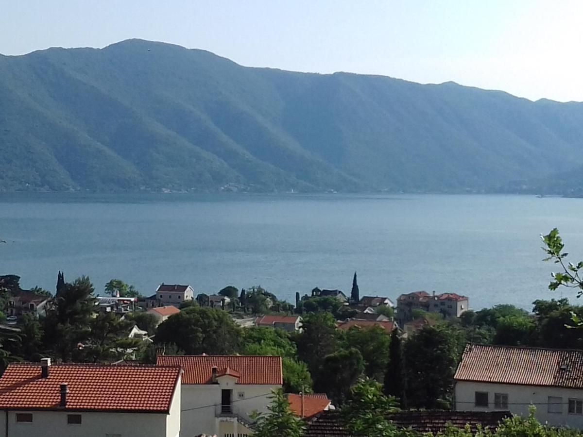 Hotel Sea View Risan Exteriér fotografie